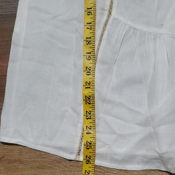 Edme & Esyllte Anthropologie Chic Tan and White Blouse with Elegant Design - Picture 9 of 11